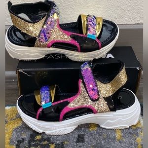 Cape Robbin platform sandal